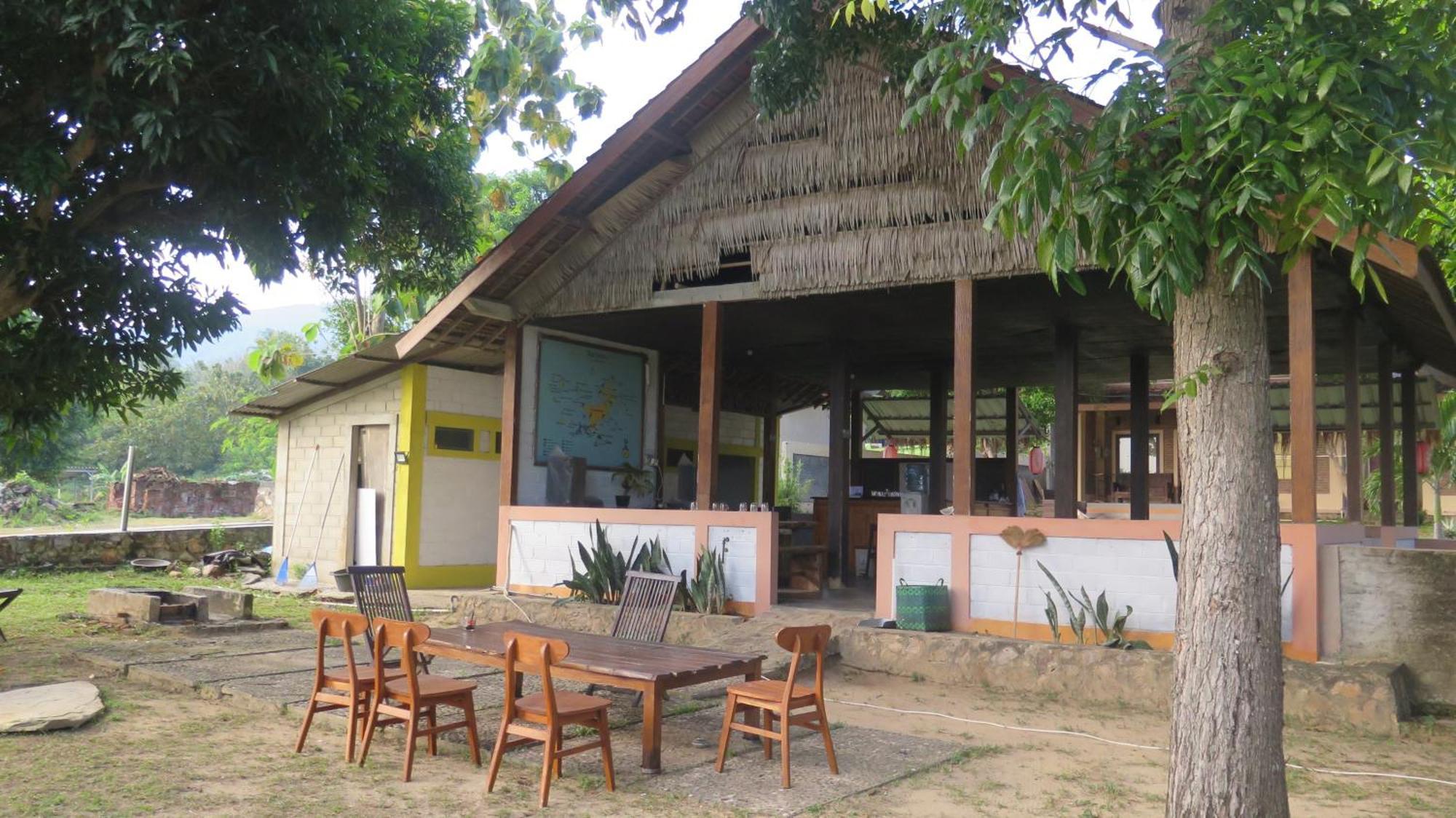 Mangrove Inn Karimunjawa Buitenkant foto